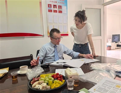 Introduïu diverses bosses d’embalatge transparents als clients